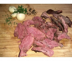 Мясо бобра на косточке полукопченое